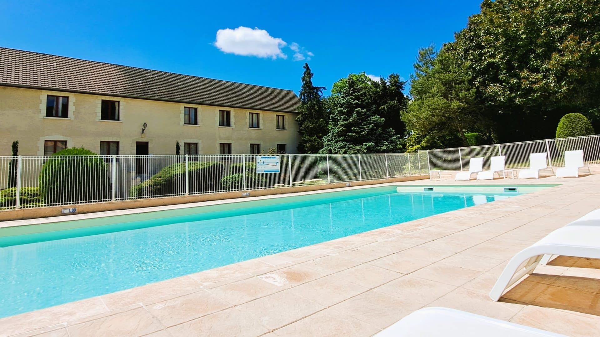 Piscine - Le château de La Rolandière près de Tours en Centre-Val de Loire.